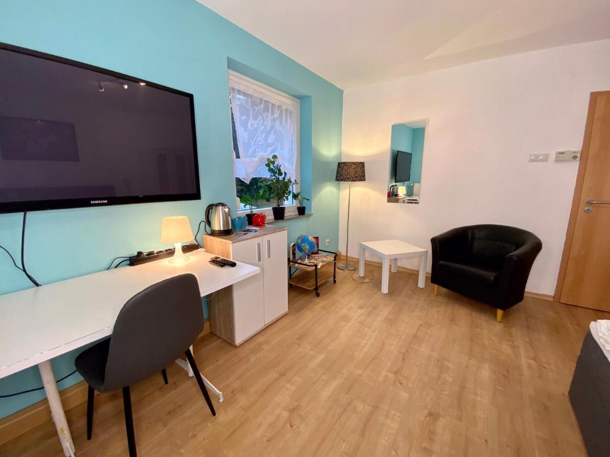 Privatzimmer Im Apartment - Apple Tv Netflix Kingsize Bett Arbeitsplatz Naehe Hbf Koblenz  Eksteriør billede